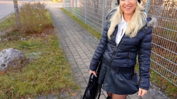 Vollbusige VORGESETZTE verführt AUSZUBILDENDEN | 3LOCH FICK brachte ihn zum KONTROLLVERLUST! FACIAL