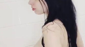 Heiße Dusche mit meinen großen und geilen Titten :*