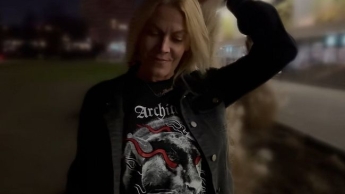 Nach dem Konzert…Fremder Typ spritzt Alles rein !!