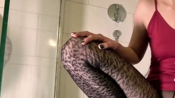 Strumpfhose klatschnass pinkeln