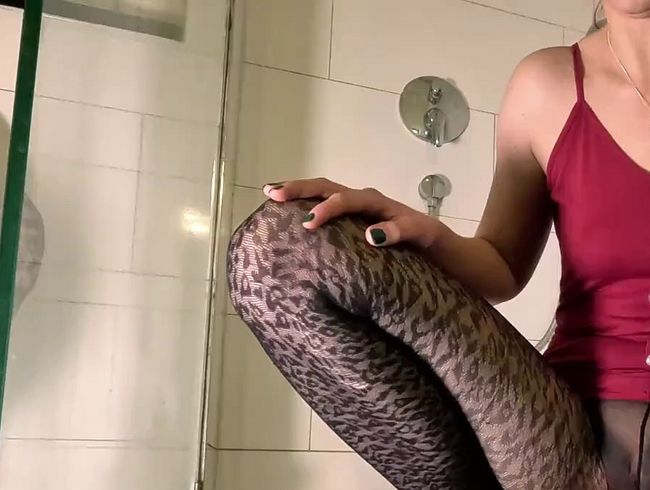 Strumpfhose klatschnass pinkeln