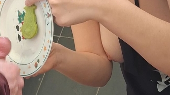 Weihnachtskeks mit Spermaglasur und Zuckergußschwanz