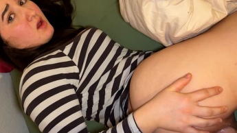 Wir müssen leise sein! Heimlicher Fick bei Freunden und sie schluckt alles!!