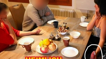 19 Jährigen beim gemeinsamen Abendessen