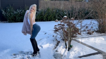 Blue Jeans und Stiefel! Zu dir oder zu mir?