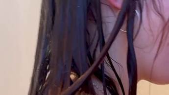 Ich liebe es in der Dusche geile Schwänze zu Lutschen