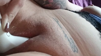 Lust auf einen Quickie? Schaffst Du es in unter einer Minute mit mir zu kommen? Kurzvideo für Dich!