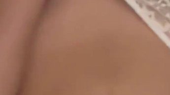 Unartige Schülerin befriedigt sich mit toys nach harten Schultag ?