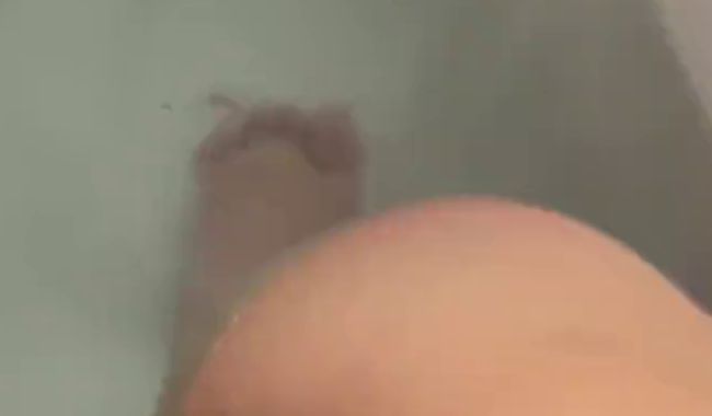 Unglaublich! Blowjob beim Baden
