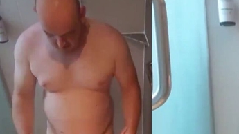 Unter der Dusche gefickt, nach dem Blasen