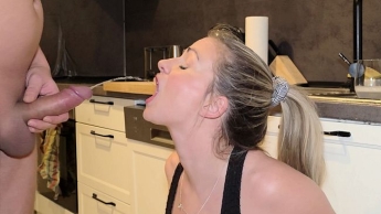 Von ruhigem Abwasch zur wilden Küchen Überraschung! Hier spritzt nicht nur das Wasser