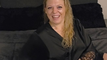 1.x Doppeldildo auf dem Bett!! Ich probier’s aus….. oh Gott!!