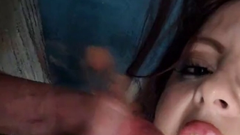 Alle drei Löcher gestopft mit Dildos und Schwanz