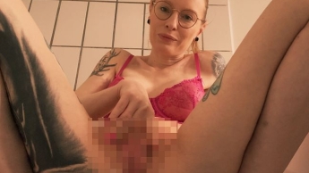 DURSTIG? Pissfotze füllt dich ab!