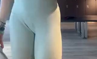 Der Vorteil wenn man im Gym die Umkleide für sich alleine hat ;)