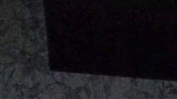 Ein spontaner dildo fick nackt im Wohnzimmer