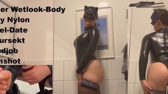 Im ENGEN Wetlook-Body VOLL GEPISST & ABGEMOLKEN!!