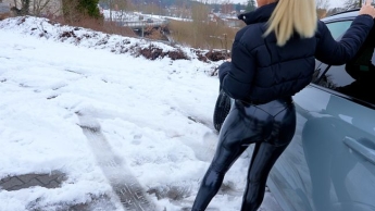 LACKARSCH MILF verführt JUNGSPUND auf FAMILIENFEIER | ALLE LÖCHER ungebremst zerfickt + SPERMAFACE