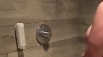 Nach dem Saunagang erstmal schön abduschen