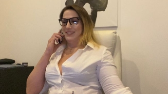 Officetime! Ich steh total drauf es mir im Office zu besorgen! So nass und so Geil!