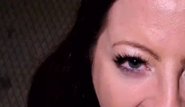 Riskanter Blowjob im Lift