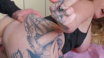 Schau brav zu, DU VERSAGER!! DAS bekommst du NIEMALS