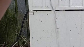 Schnellpiss im Kalten im Schnee, dreckiger String, Nylon