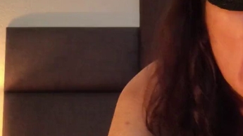 Slow Desire: Wenn ein Blick mehr sagt als tausend Reize