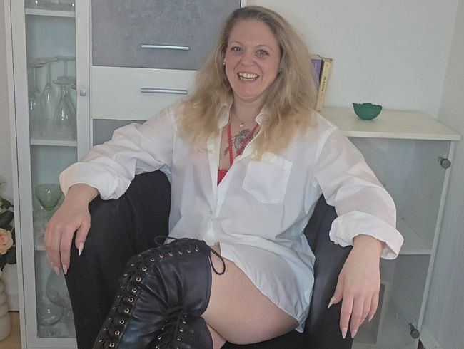 Feuerrote Dessous & hohe schwarze Stiefel.. Ich bring mich zum Explodieren!!