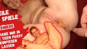 Geile Perverse Piss Spiele! In die Teen Pussy reingepisst! Bis sie überläuft!