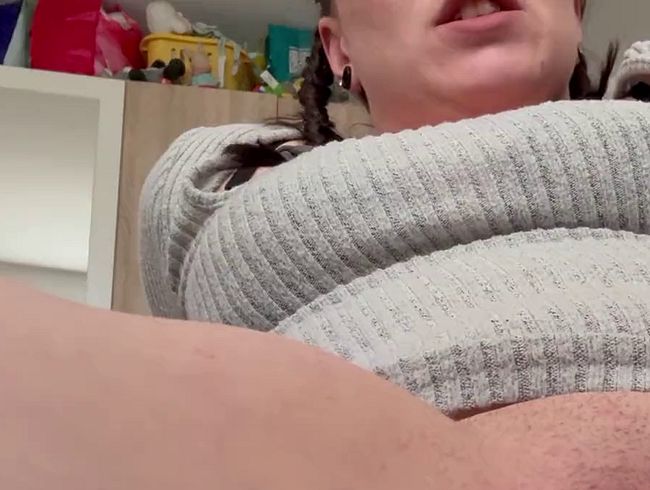 Harter Mösenfick mit Spielzeug