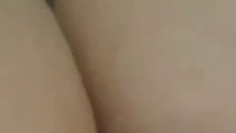 Pisse laufen lassen. Das erstemal vor der Kamera.