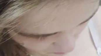 Schön beim Schminken überrascht worden