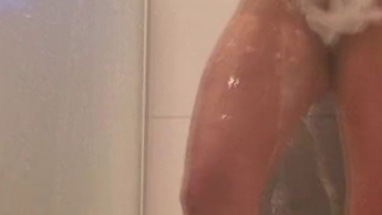 Unter der Dusche (ohne Ton)