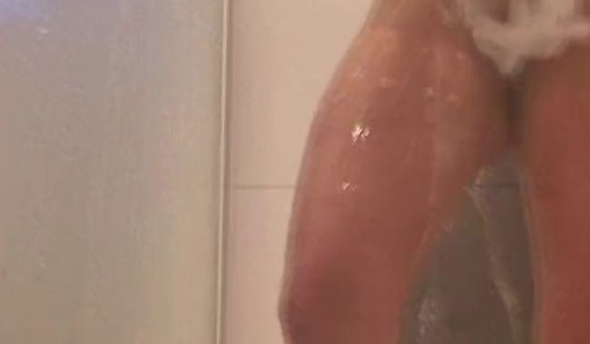 Unter der Dusche (ohne Ton)