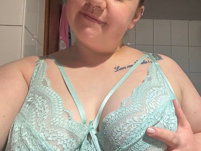 Was sagst du sind meine Titten nicht dick und megageil?