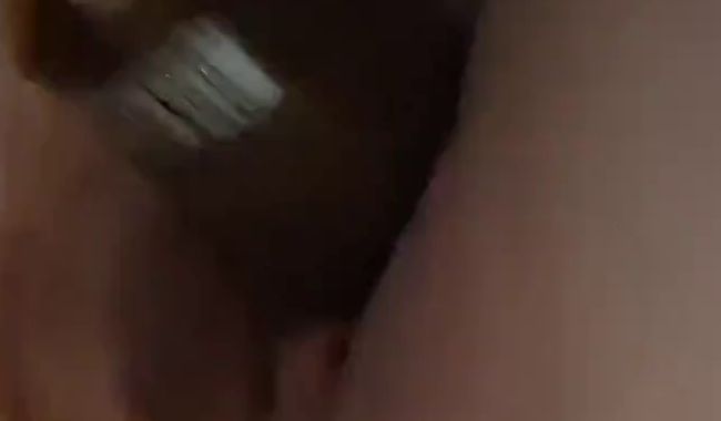 Flasche gefickt und dann hart gesquirtet….fuck war das geil