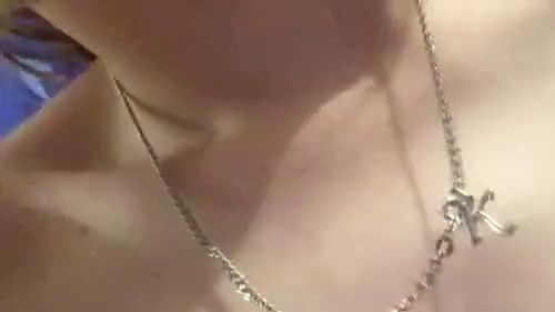 Ich zeige meine Titten und meine enge Muschi