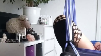 In Dessous auf meiner Wellness Schaukel rumgeturnt