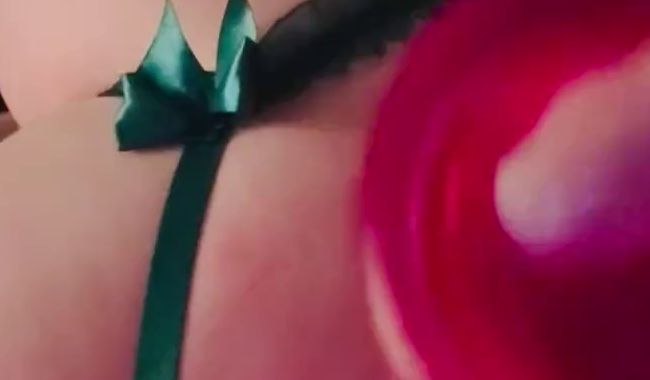 Kopf über in den Dildo