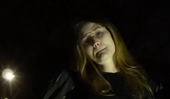 Meine kleine geile Fotze muss auch bei eisiger Kälte gezeigt werden! I love Public