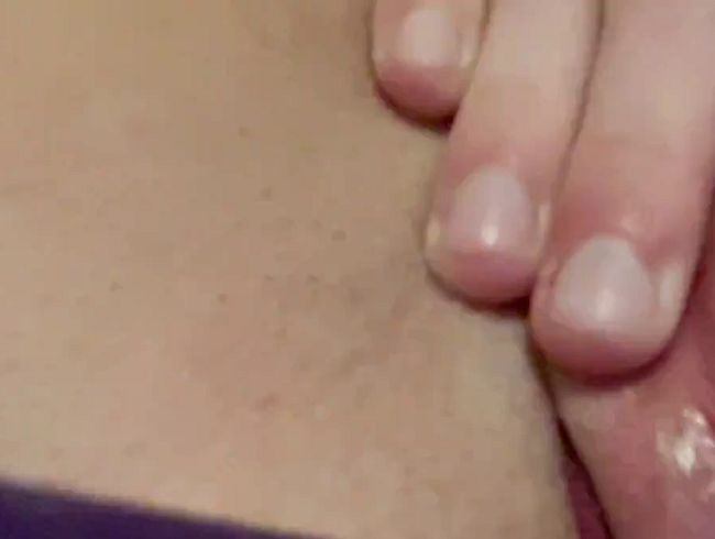 Muschi fisten. Dildo spiele. Enge Muschi fisten und füllen