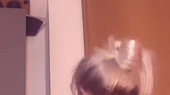 Neuen Dildo erstmal zugeritten.