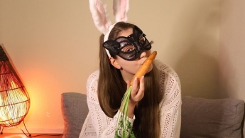 Oster-Special mit horny Häsin Helena – Eier gesucht – Möhre gefunden!