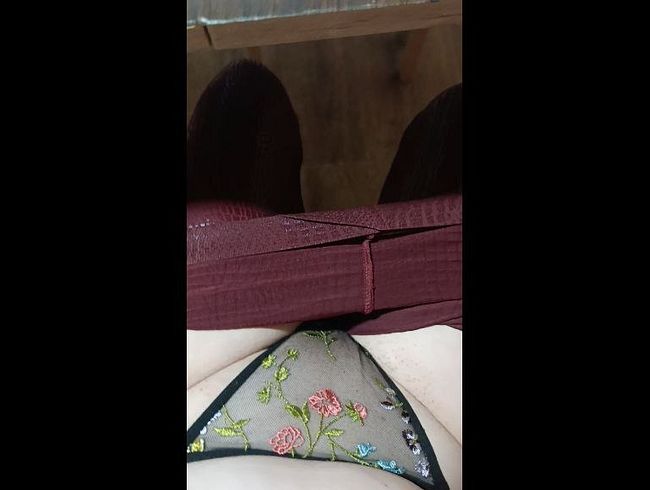 Privatdreh der Freundin angeschaut und zack, rinnt der Saft ins Höschen!