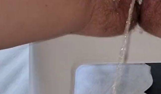 Ungewaschen beim Entleeren