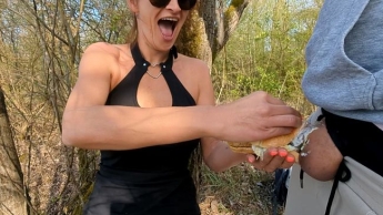 Zu wenig Mayo im Burger… also hol ich mir Nachschub beim Kameramann!