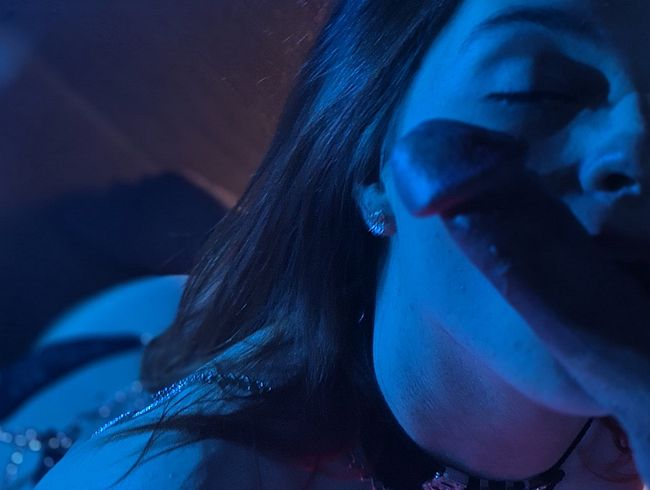 Anprobe für Messe endete mit heißem Blowjob und eingeöltem Hintern