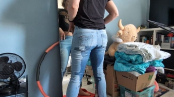 Jeans Piss vorm Spiegel .