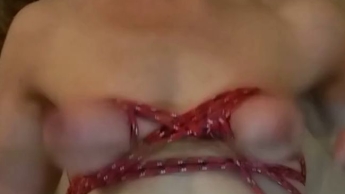 30 Hiebe auf meine abgebundenen MILF-Titten bitte bitte bitte…. Strafe muss sein ?